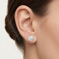 Luminous white gold sparkle stud earrings