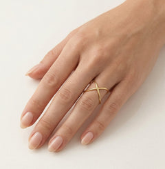 Bague élégante pour femme en or jaune avec motif X