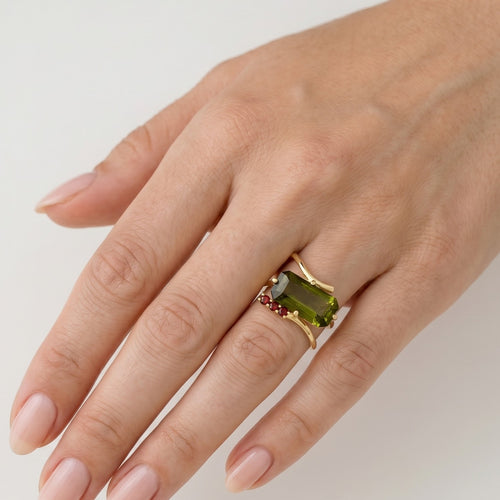 Moldavit- und Granat-Goldring