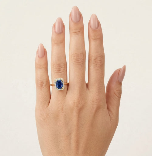 Anillo de zafiro azul con corte esmeralda