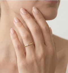 Thin yellow gold ring and zircons