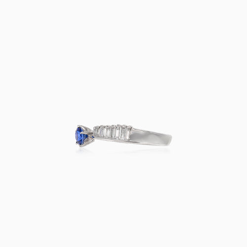 Blauer Saphir- und Diamant-Baguette-Ring