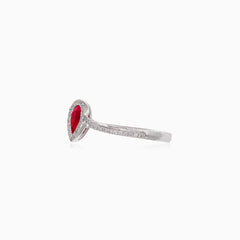Sophisticated 18kt diamond and ruby ring