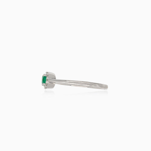 Bague en or blanc avec diamant et émeraude ronde