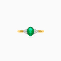 Eleganter 18kt Goldring mit Diamant und ovalem Smaragd