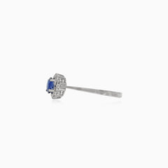 Sparkling white gold diamond ring with sapphire