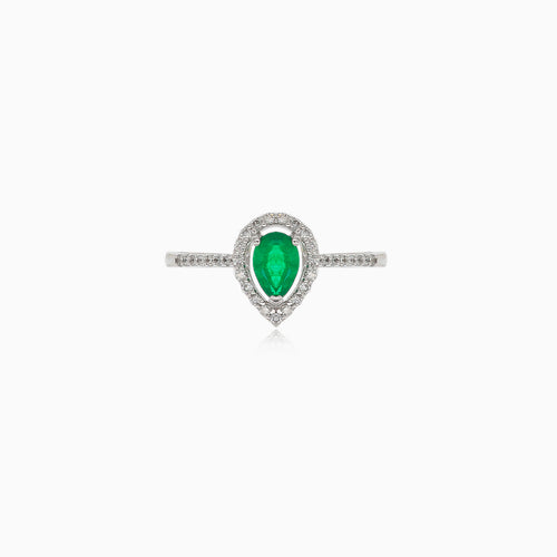 Weißgoldring mit Diamanten und tropfenförmigem Smaragd