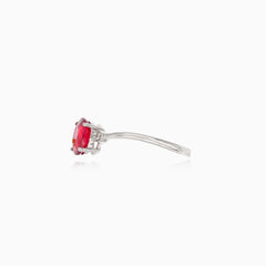 Weißgoldring mit ovalem Rubin und Diamanten