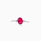 Weißgoldring mit ovalem Rubin und Diamanten