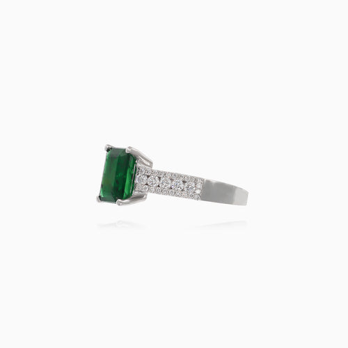 Wunderschöner Ring aus 18kt Gold mit Smaragd und Diamanten