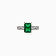 Wunderschöner Ring aus 18kt Gold mit Smaragd und Diamanten