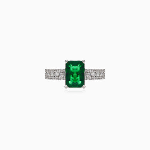 Wunderschöner Ring aus 18kt Gold mit Smaragd und Diamanten