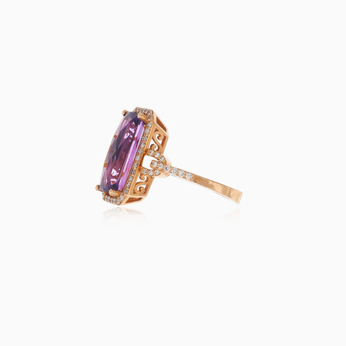 Ring aus Roségold mit Diamanten und Amethyst im Smaragdschliff