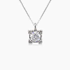 Shining solitaire diamond pendant