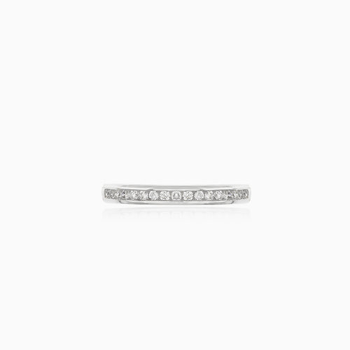 Funkelnder Ring aus Weißgold mit Diamanten