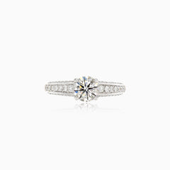 Luxuriöser Weißgoldring mit Diamanten