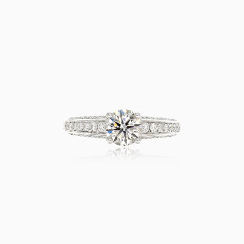 Luxuriöser Weißgoldring mit Diamanten
