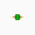 Gelbgoldener Ring mit Diamant und Smaragd
