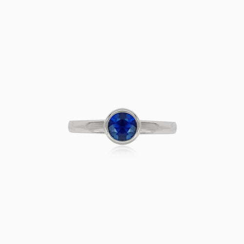 Klassischer Weißgoldring mit Saphir