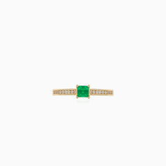 Eleganter Goldring mit Smaragd und Diamanten