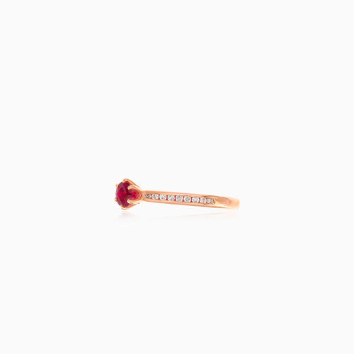 Eleganter Roségoldring mit Diamant und Rubin