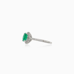 Royal white gold diamond ring with emerald