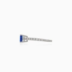 Eleganter Saphir-Weißgoldring mit Diamanten
