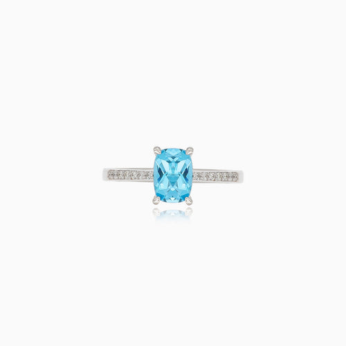 Blauer Topas-Ring im Smaragdschliff mit Diamanten