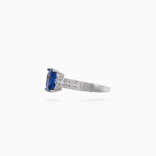 Stylish women's ring with diamonds and blue sapphire