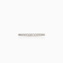 Anillo simple de oro blanco con diamantes