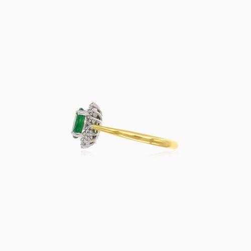 Zeitloser königlicher Ring mit Diamanten und Smaragd