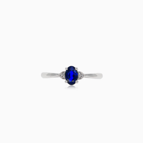 Klassischer Diamant- und Blautopasring in Weißgold