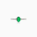 Feiner Weißgoldring mit Smaragd und Diamanten