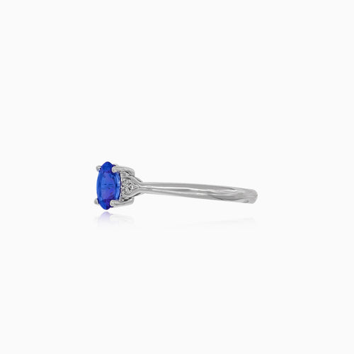 Charming white gold diamond ring with tanzanite