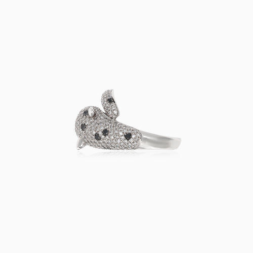 Verspielter Ring im Delfinmotiv mit Diamant und blauem Saphir