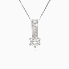 Elegant women pendant with round cut diamonds