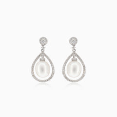 Einzigartige Goldohrringe mit Diamantrahmen und Perle