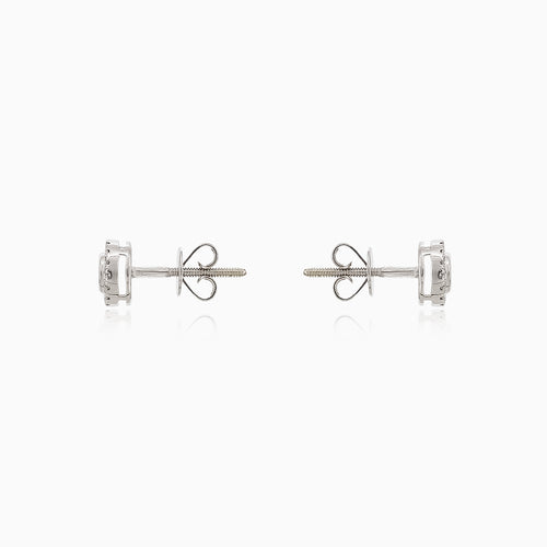 Pendientes sencillos de oro blanco con diamantes