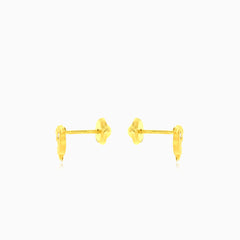 Boucles d'oreilles puces en or jaune en forme de dauphin marin.