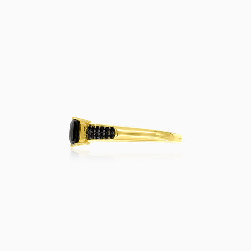 Gelbgoldring mit schwarzem Onyx