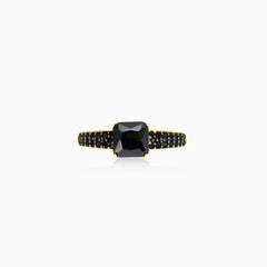 Gelbgoldring mit schwarzem Onyx
