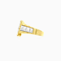 Anillo con diseño de reloj dorado con circonita cúbica