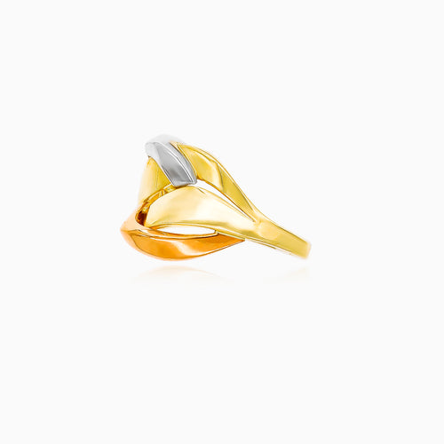 Gedrehter Ring aus mehrfarbigem Gold