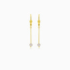 Lustrous pearl dandling earrings
