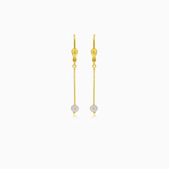 Lustrous pearl dandling earrings