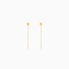 Fadenohrringe aus Gold mit Quadraten