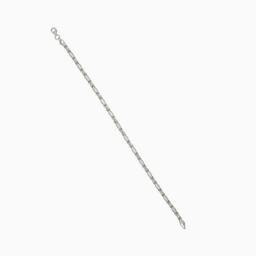 Armband mit matten und ineinandergreifenden Gliedern