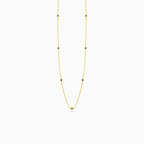 Goldene Halskette mit schwarzen Onyxen