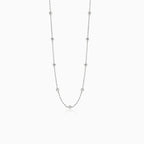 Collier en or blanc avec des boules