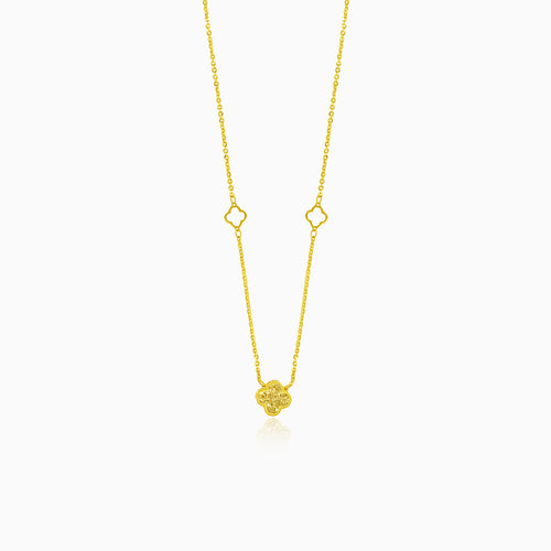 Elegante Halskette mit goldenen Kleeblatt